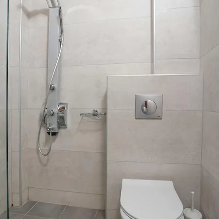 Tree Tree Suites, Large Paradise Gardens, 2 Min To فيلة *