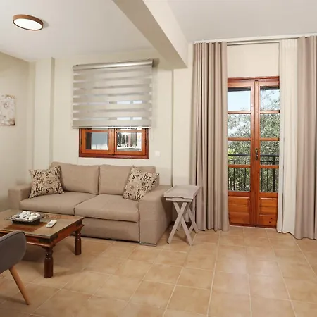 Tree Tree Suites, Large Paradise Gardens, 2 Min To فيلة